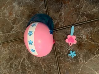 Moto Nancy con casco