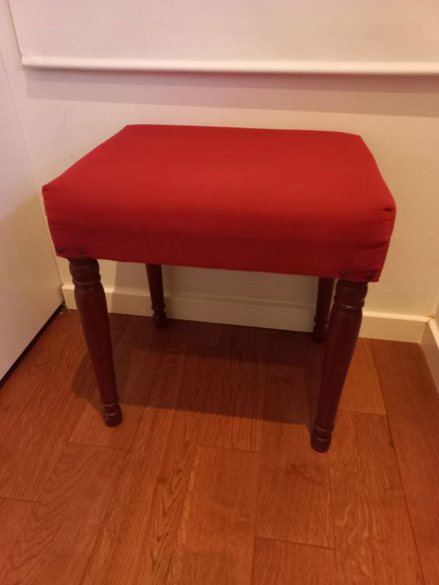 Taburete rojo vintage