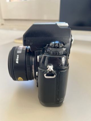 Nikon F4 con 50mm y zoom