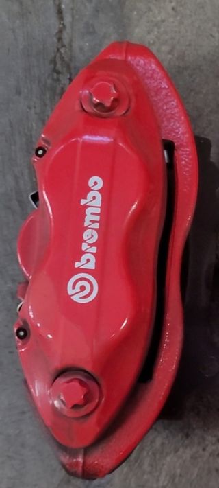Pinzas BREMBO 4 pistones dodge challenger