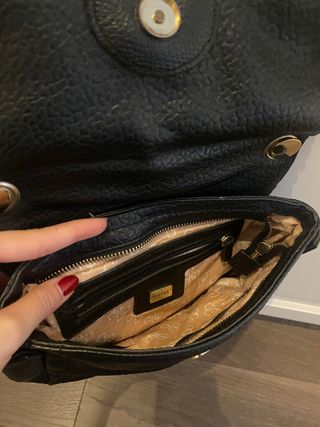 Bolso + cartera de cuero negro Guess
