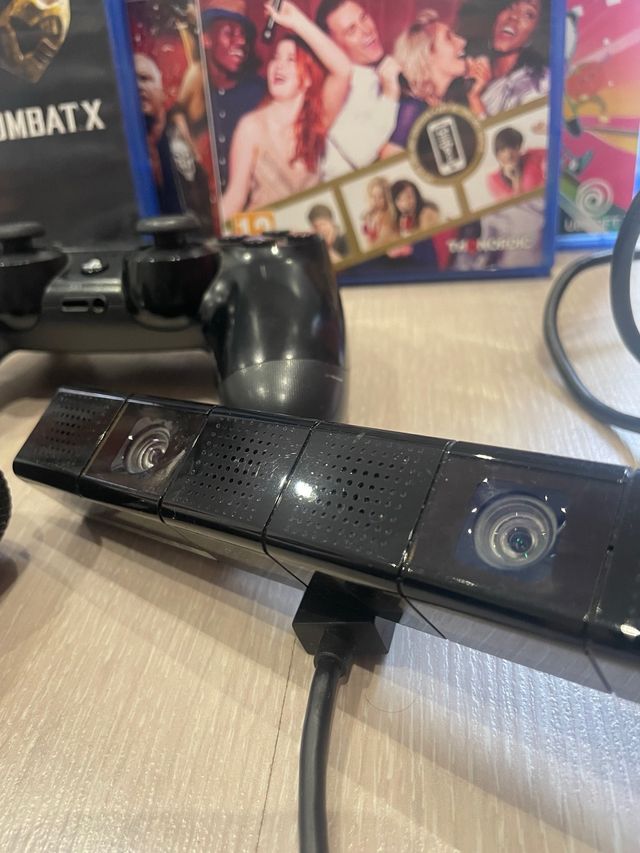 Pack PS4 Lim + Mandos + 7 Juegos + Mic + Cam