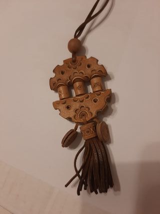 Laccio con ciondolo, provenienza Ucraina