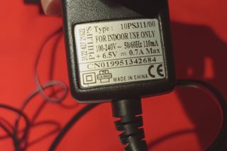 Varios adaptadores y cargadores