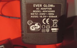 Varios adaptadores y cargadores