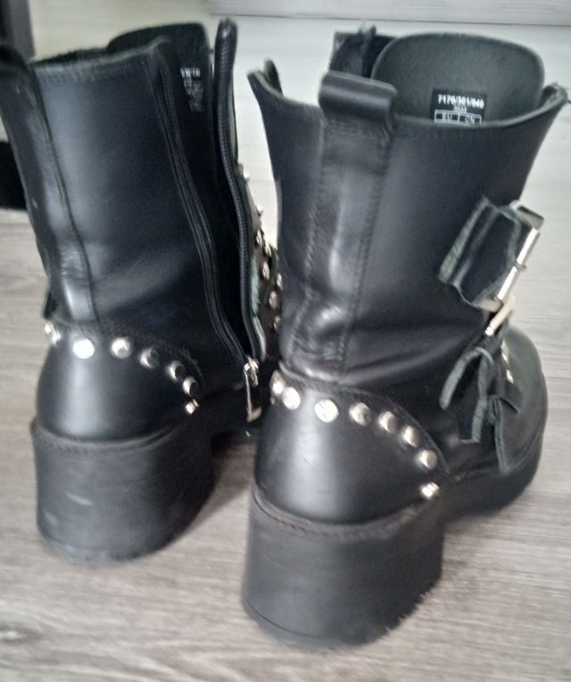 Botas de tachuelas Zara