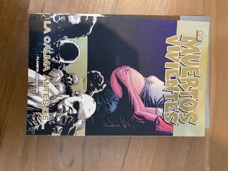 Comics the walking dead/ los muertos vivientes