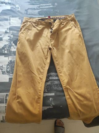 Pantalón chino marrón
