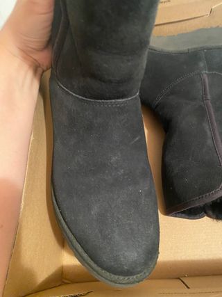 botas negras UGG con plataforma 