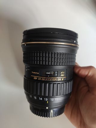 Nikon D3100 + 2 objetivos y complementos