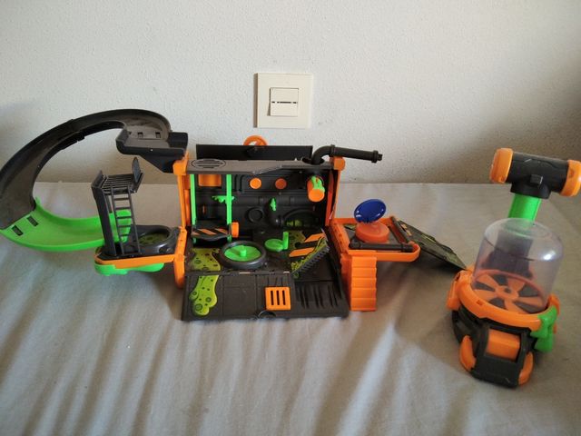 Juego maletín de base montruos