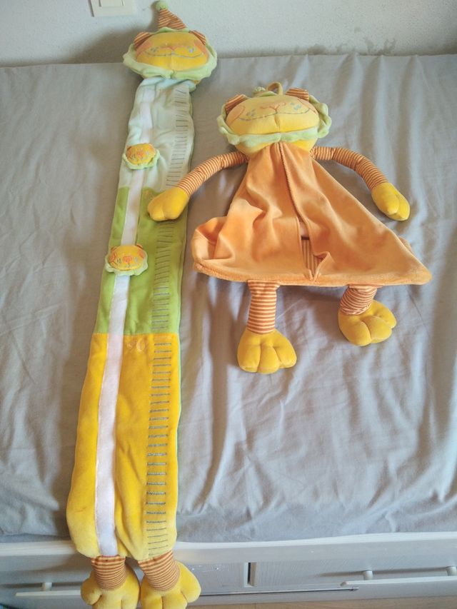 Adornos guarda pañales y metro