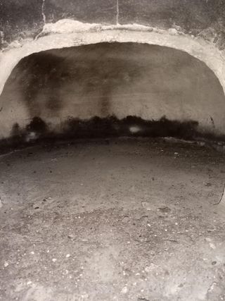 Horno de barro calentado a leña