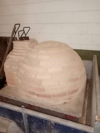 Horno de barro calentado a leña