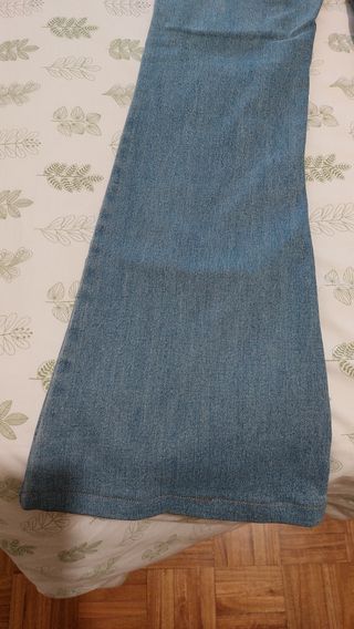 Pantalon acampanado Pull and Bear