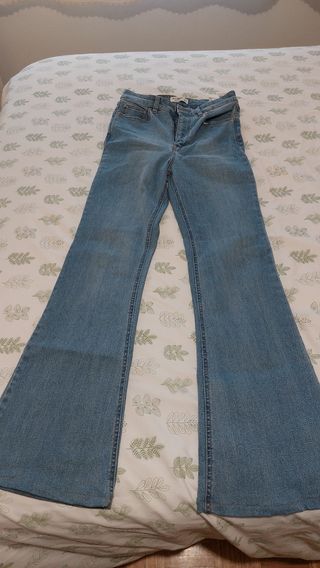 Pantalon acampanado Pull and Bear