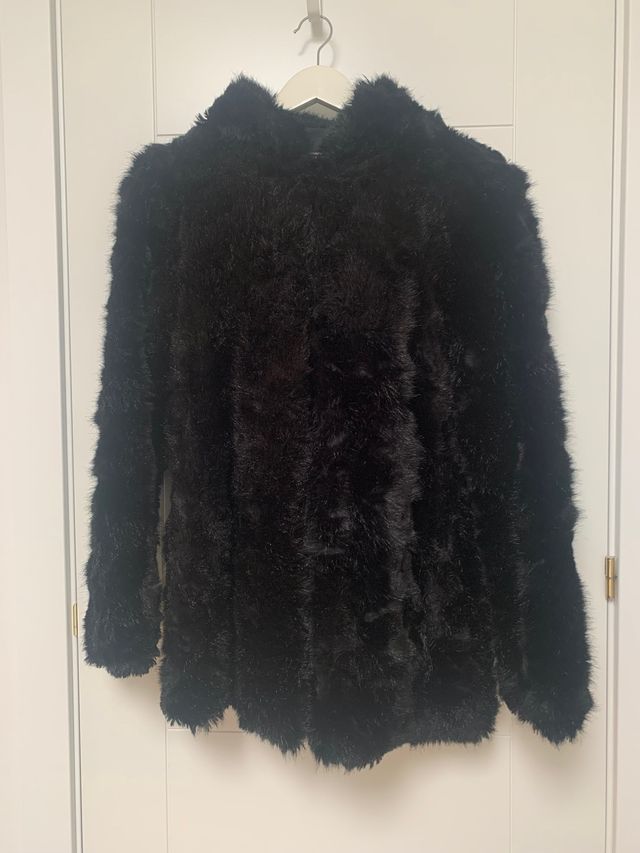 Abrigo piel sintética negro