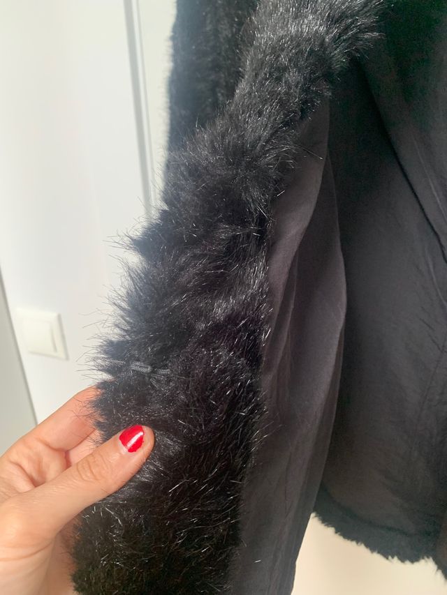 Abrigo piel sintética negro