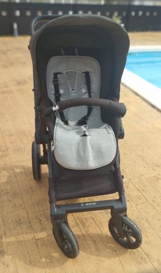 Coche de bebe jané muum.