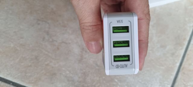 Caricabatteria 3 porte usb