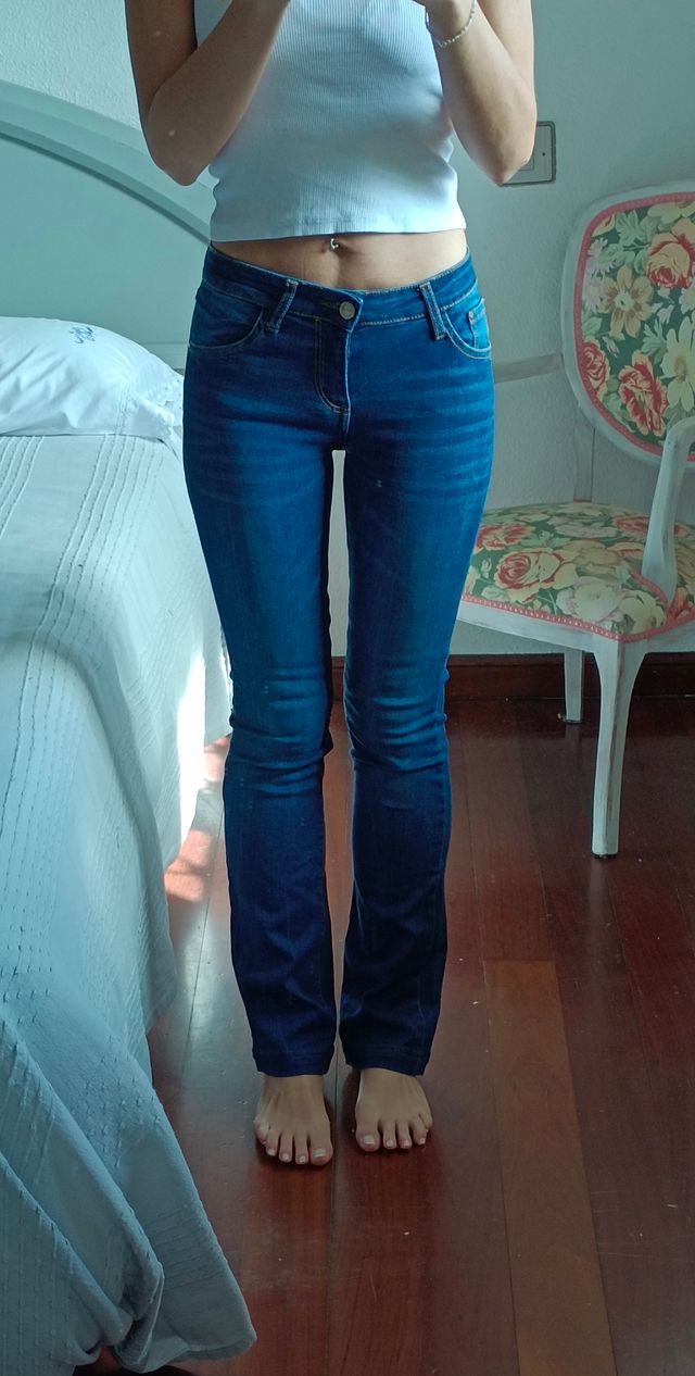 Vaquero azul oscuro acampanado