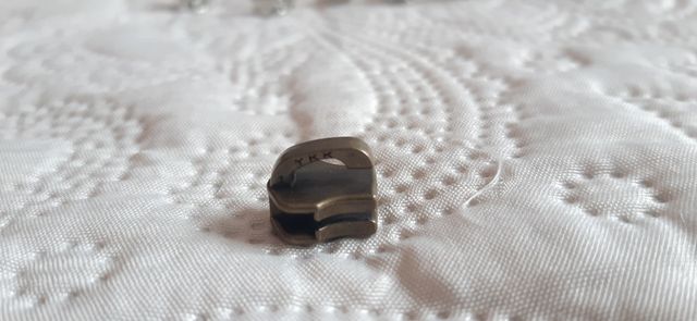 Cursores y tiradores para cremalleras