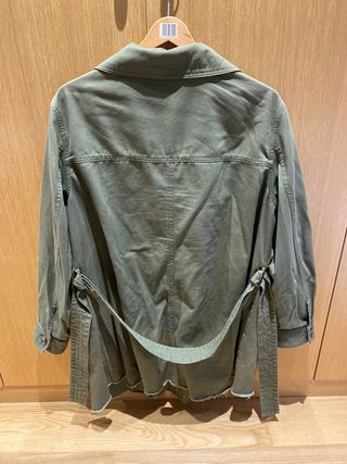 sobrecamisa verde de Mango