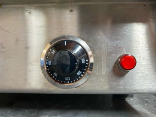 Plancha electrica industrial en estado muy bueno