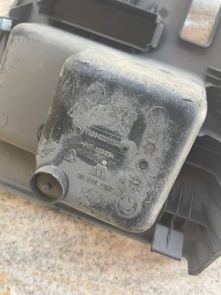 Moldura Peugeot Rcz caja fusibles