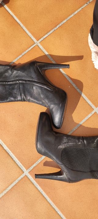 Botas de piel marca Looky, talla 38