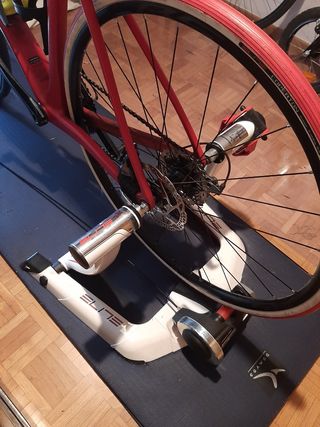 Rodillo elite qubo magnet smart b+.Rueda/cubierta.