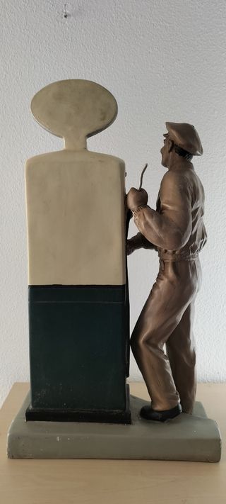 Antigua figura de gran tamaño 
