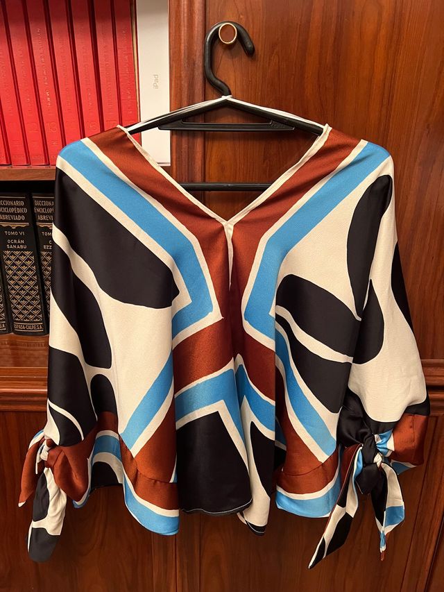 Blusa estampada lazos