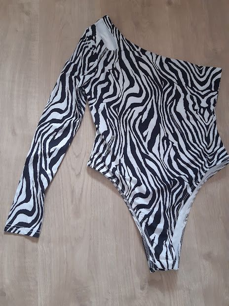 Body licra blanco y negro