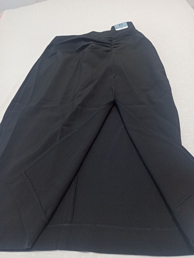 Se vende falda midi básica