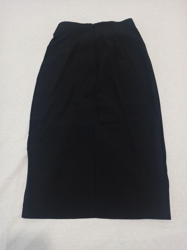 Se vende falda midi básica