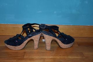 Tacones Tommy Hilfiger talla 40 negros