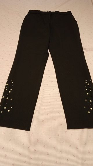 Pantalón vestir negro con perlas en los bajos Zara