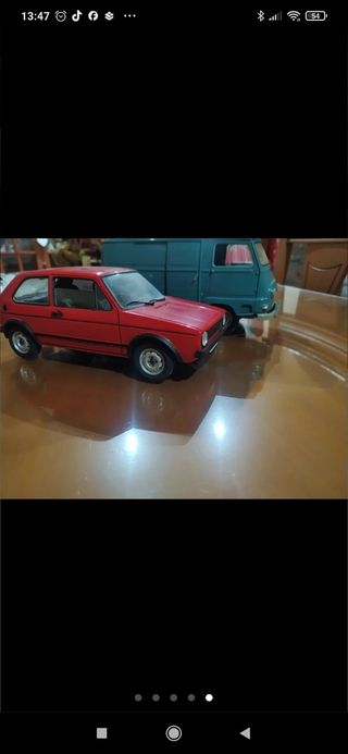 Coche de juguete viejo antiguo