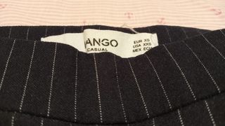 Pantalón vestir de campana y cremallera a un lado