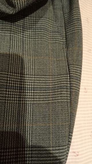 Pantalón chino gris de cuadros de Zara talla S