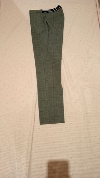 Pantalón chino gris de cuadros de Zara talla S
