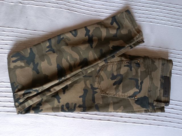 Pantalón estampado de camuflaje