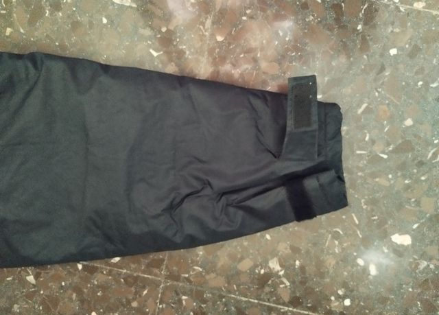 Chaqueta impermeable negra