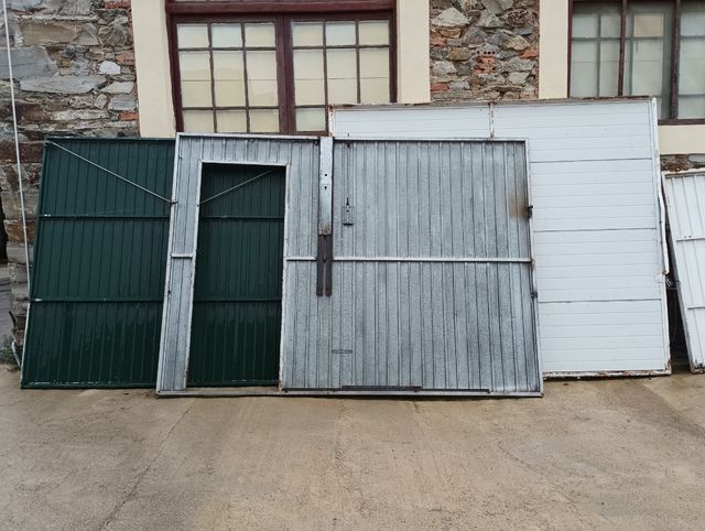 Puertas grandes de diferentes medidas