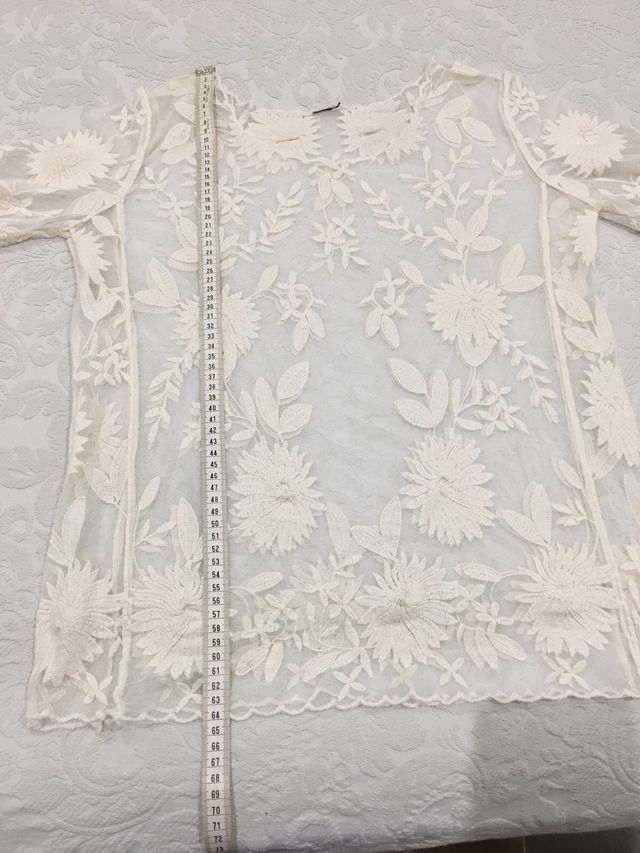 Blusa encaje beige.Talla única.   20€