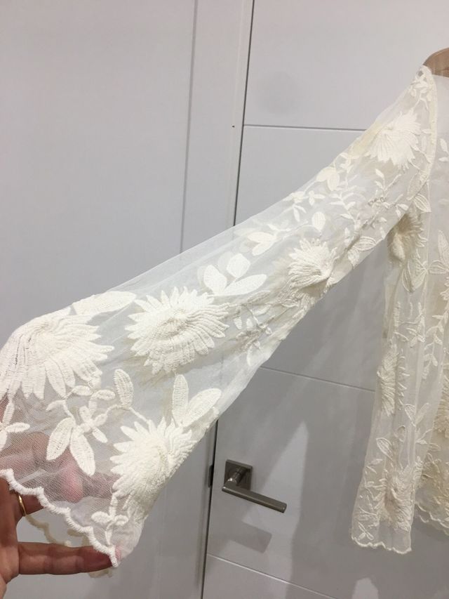 Blusa encaje beige.Talla única.   20€