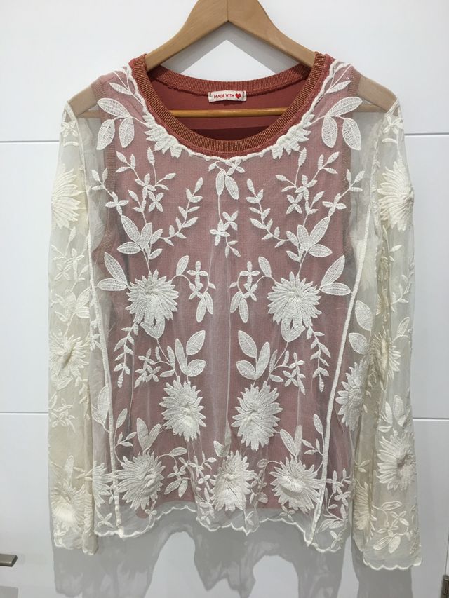 Blusa encaje beige.Talla única.   20€