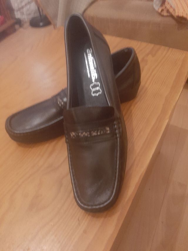 Zapatos de piel.