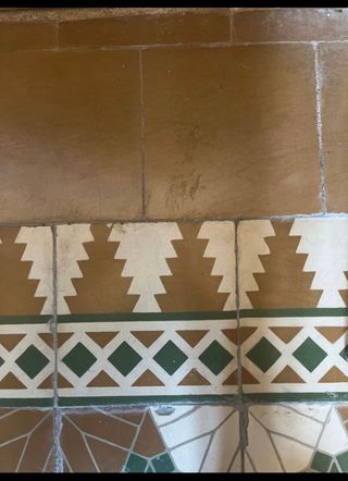 Suelo hidraulico. Baldosas.